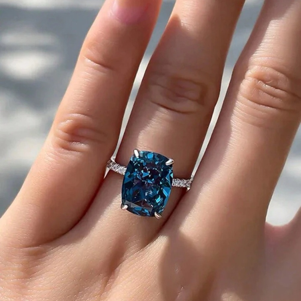 Elegant Blue Gemstone Silver Ring - Picture 5 of 6